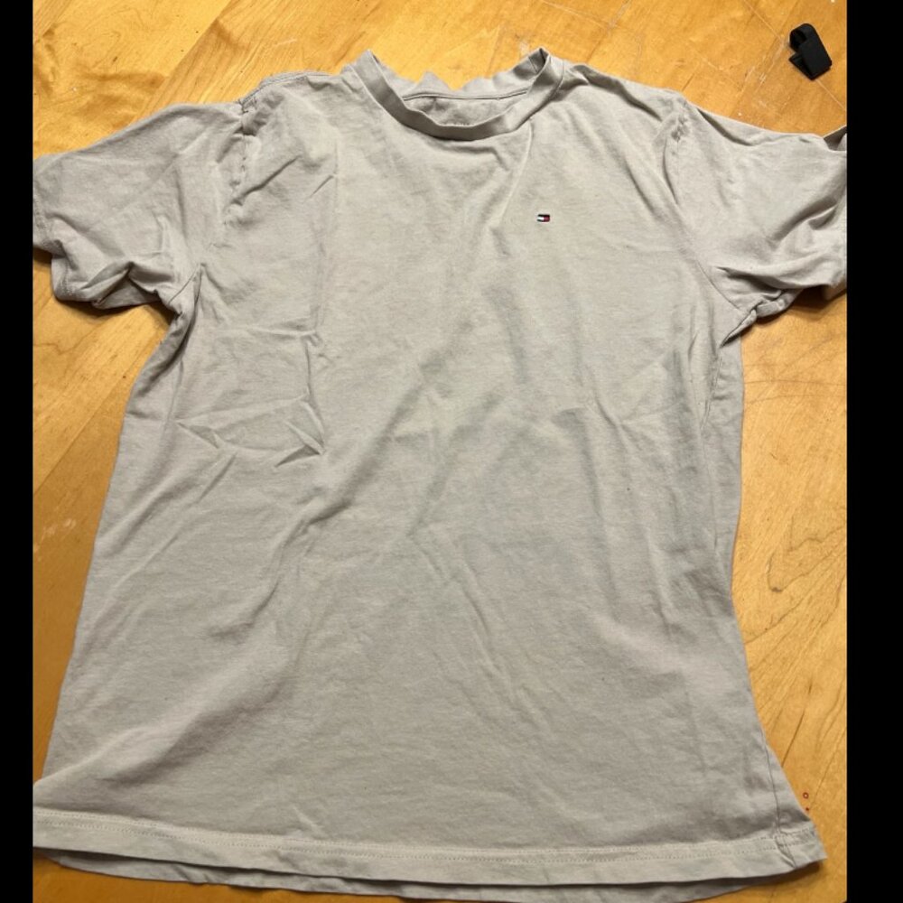 Tommy Hilfiger t-shirt.